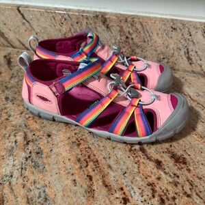 KEEN Size 7 Big Girls Pink & Rainbow Sandals - Youth 7